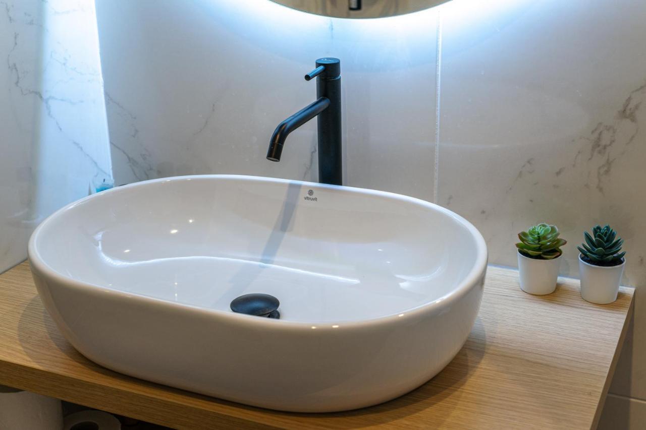 Majestic Flat With Huge Terrace In The City Center Атина Екстериор снимка